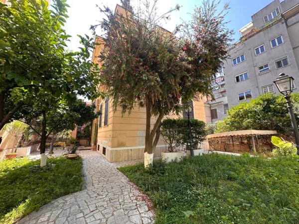 casa indipendente in vendita a Roma in zona Appio Latino