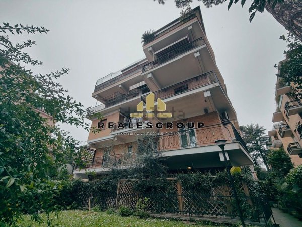 appartamento in vendita a Roma in zona Tomba di Nerone