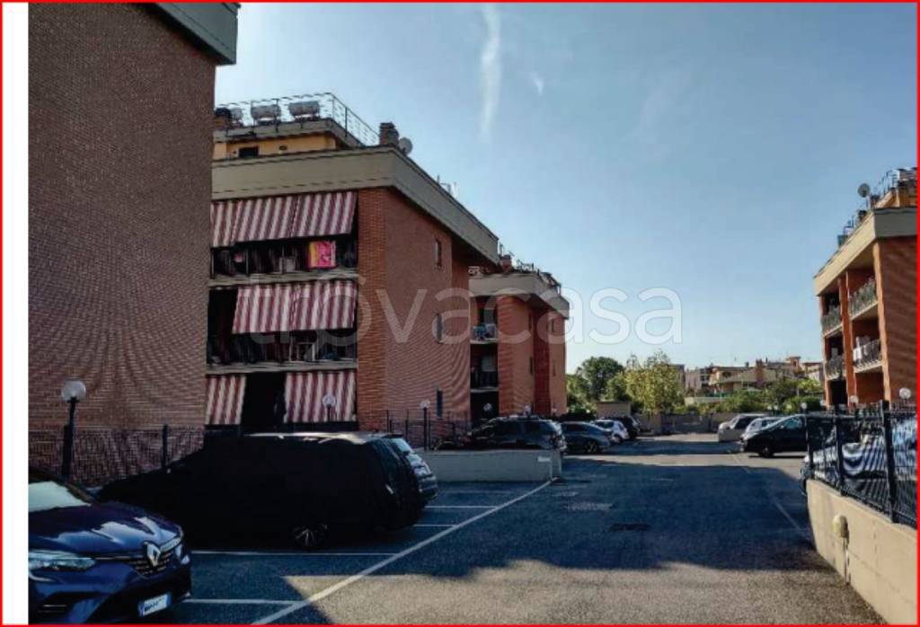 appartamento in vendita a Roma in zona Lunghezza