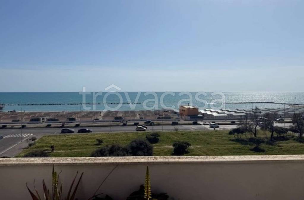 appartamento in vendita a Roma in zona Ostia
