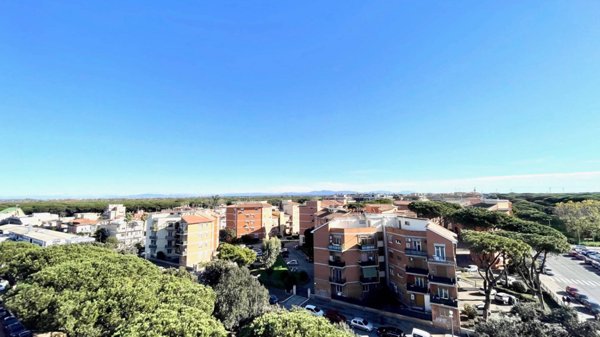 appartamento in vendita a Roma in zona Ostia