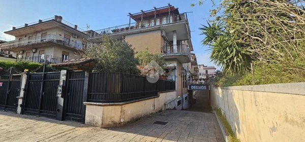 negozio in vendita a Roma in zona Borghesiana