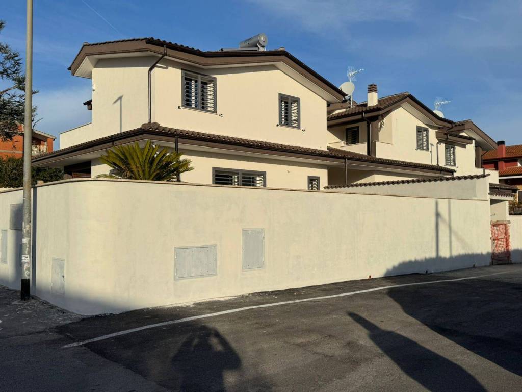casa indipendente in vendita a Roma in zona Casalotti