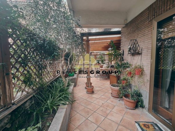 appartamento in vendita a Roma in zona Tomba di Nerone