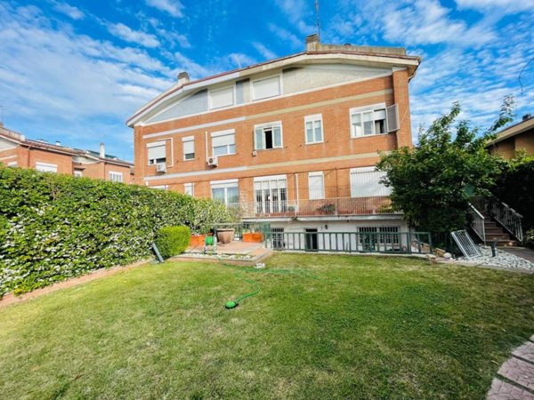 casa indipendente in vendita a Roma in zona Axa