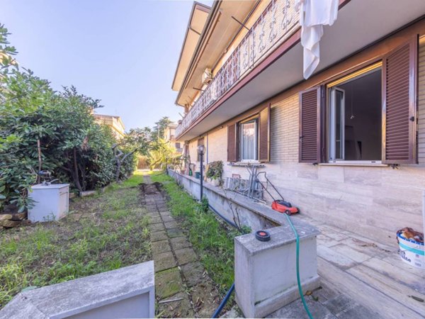 appartamento in vendita a Roma in zona Finocchio