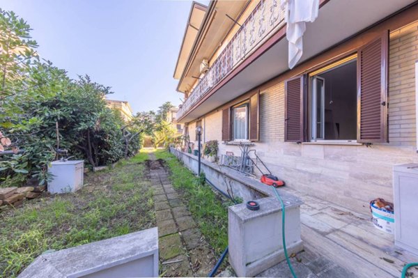 appartamento in vendita a Roma in zona Finocchio