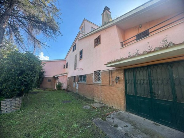 casa indipendente in vendita a Roma in zona Casal Monastero
