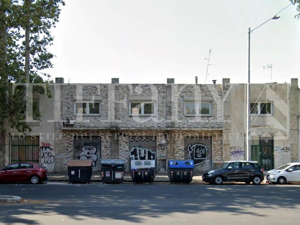 negozio in vendita a Roma in zona Ponte Mammolo