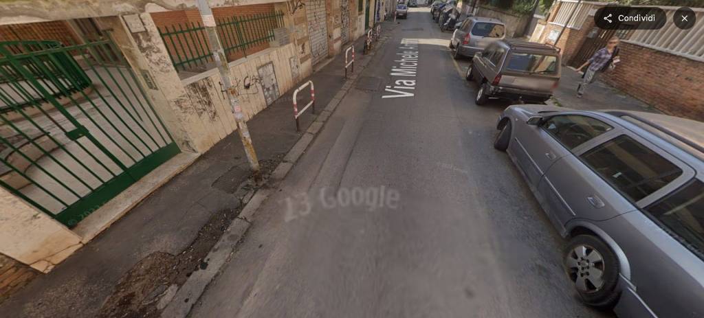 locale commerciale in vendita a Roma in zona Appio Latino