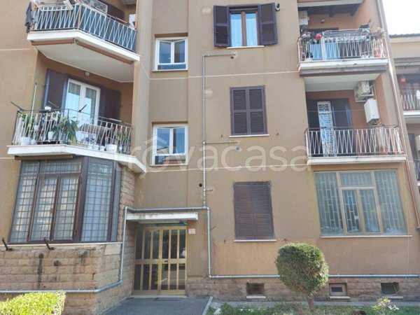 locale commerciale in vendita a Roma in zona Appio Claudio