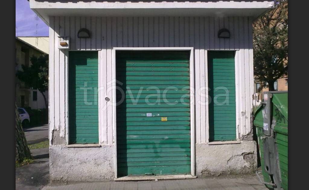 negozio in vendita a Roma in zona San Basilio