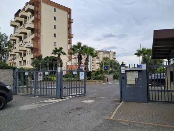 negozio in vendita a Roma in zona Ostia
