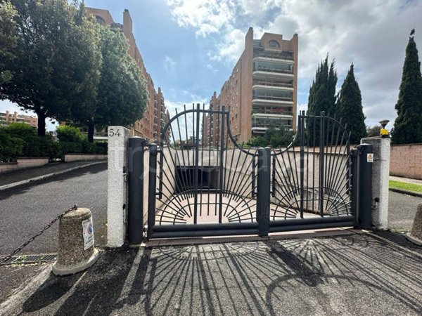 locale commerciale in vendita a Roma in zona Monte Sacro/Talenti
