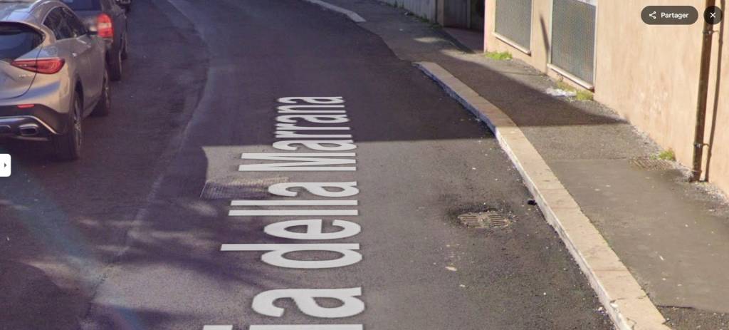 negozio in vendita a Roma in zona Tuscolano