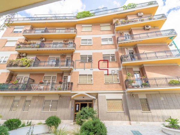 appartamento in vendita a Roma in zona Ardeatino