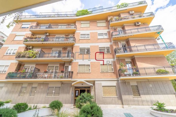 appartamento in vendita a Roma in zona Ardeatino