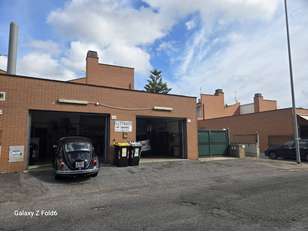 negozio in vendita a Roma in zona Vitinia