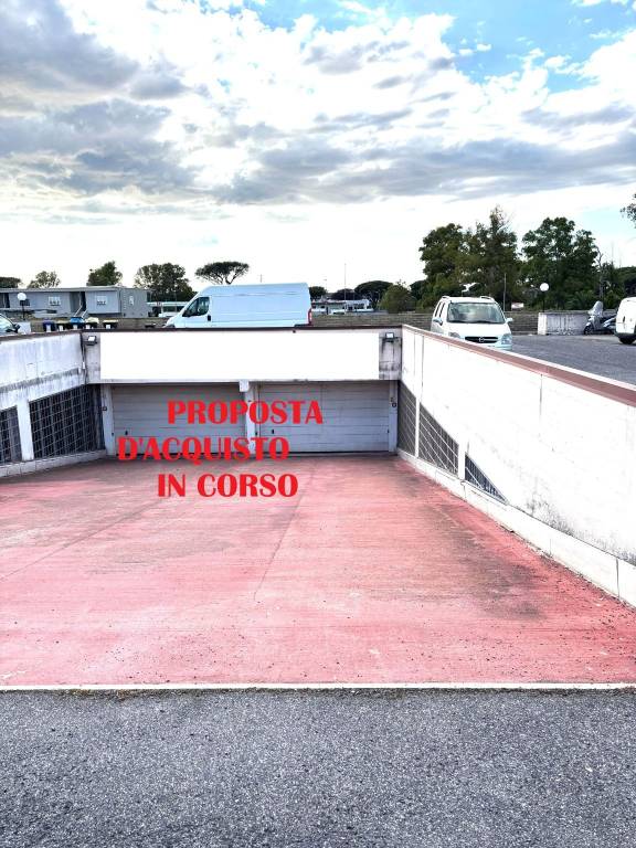 locale di sgombero in vendita a Roma in zona Infernetto