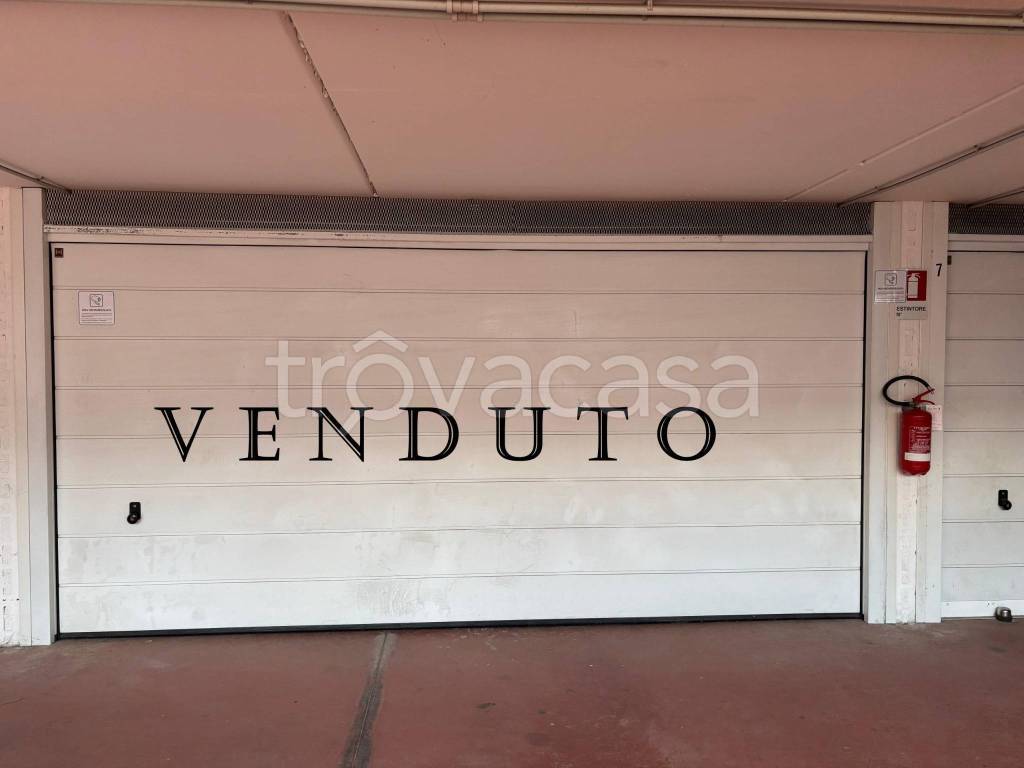locale di sgombero in vendita a Roma in zona Infernetto