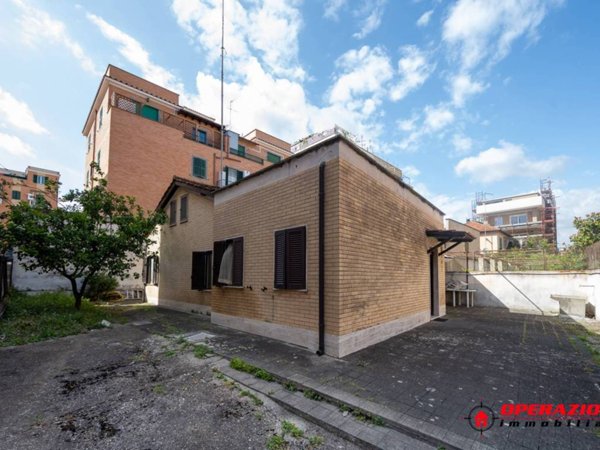 casa indipendente in vendita a Roma in zona Primavalle
