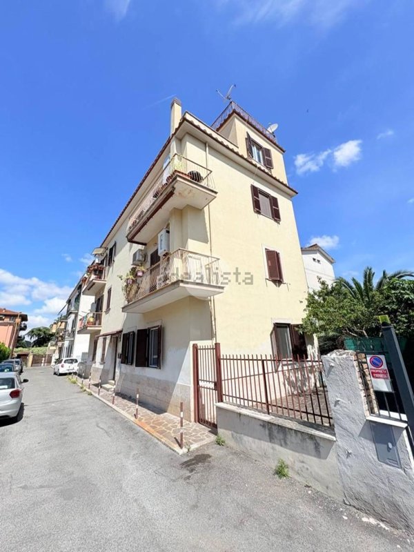 appartamento in vendita a Roma in zona Torre Maura
