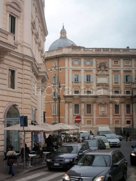 negozio in vendita a Roma in zona Esquilino
