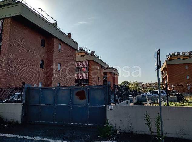 appartamento in vendita a Roma in zona Lunghezza