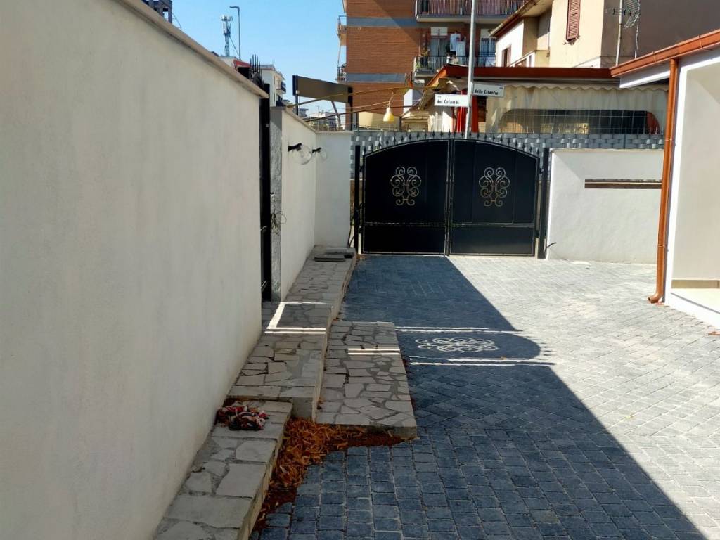 appartamento in vendita a Roma in zona Torre Maura