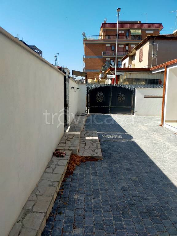 appartamento in vendita a Roma in zona Torre Maura