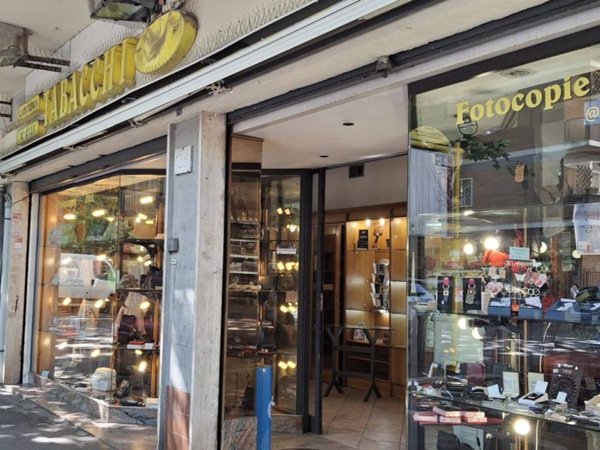 negozio in vendita a Roma in zona Ostia