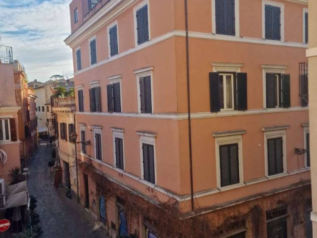 negozio in vendita a Roma in zona Trastevere