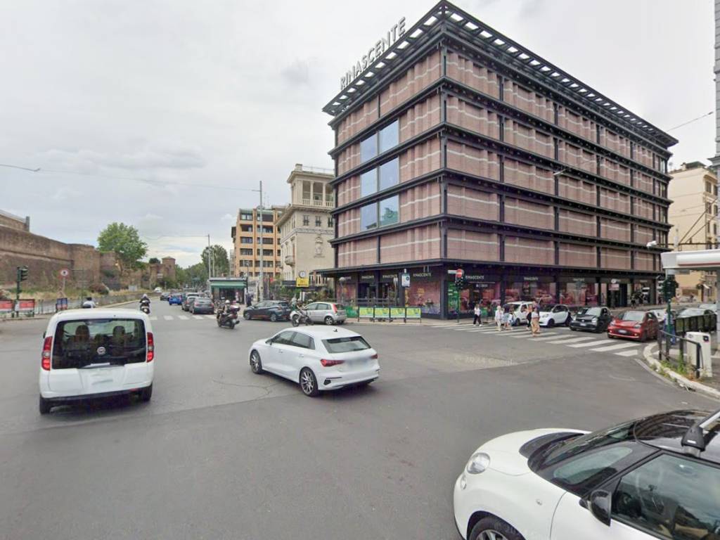 negozio in vendita a Roma in zona Salario