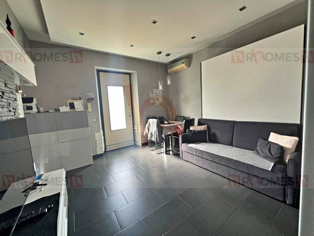 appartamento in vendita a Roma in zona Appio Latino