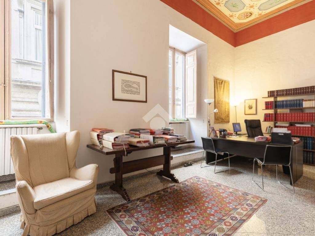 appartamento in vendita a Roma in zona Pigna - Sant'Angelo