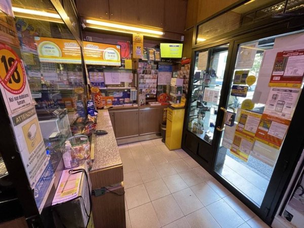 negozio in vendita a Roma in zona Appio Latino