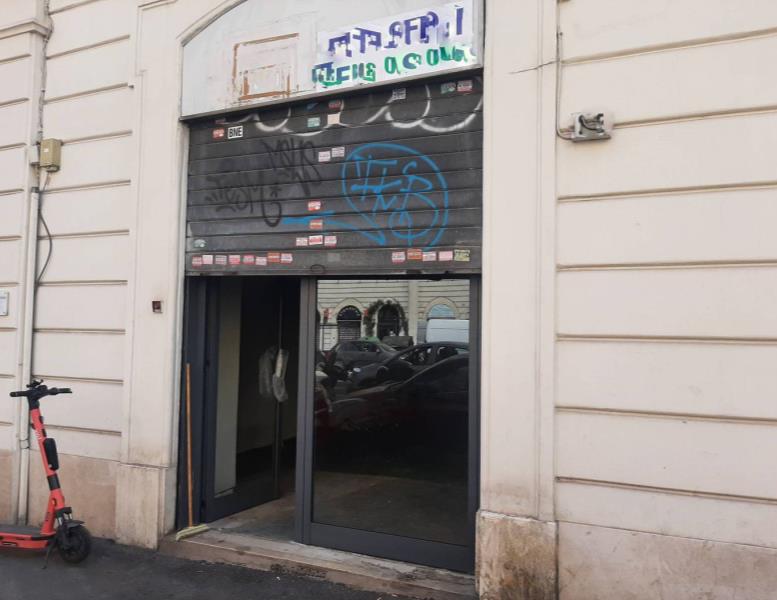 locale commerciale in vendita a Roma in zona Esquilino
