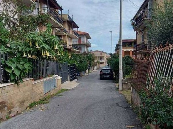 appartamento in vendita a Roma in zona Lunghezza