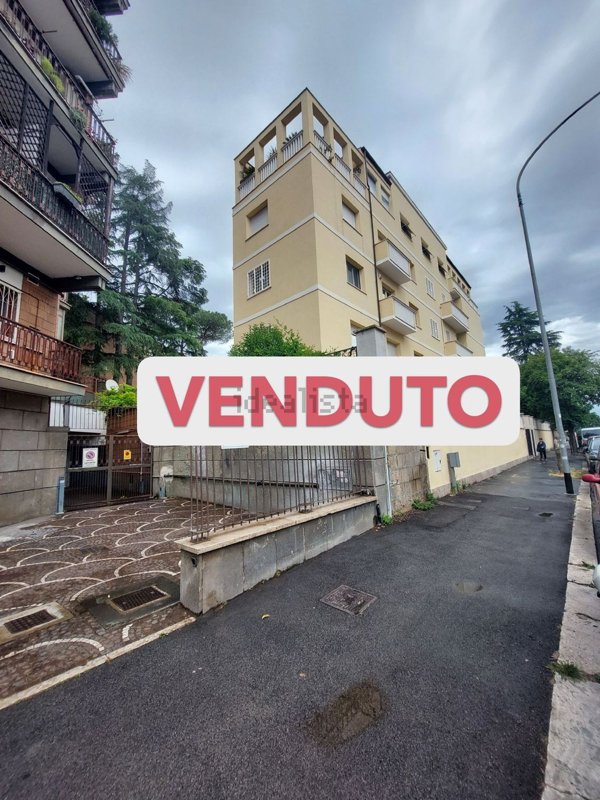 appartamento in vendita a Roma in zona Tor di Quinto