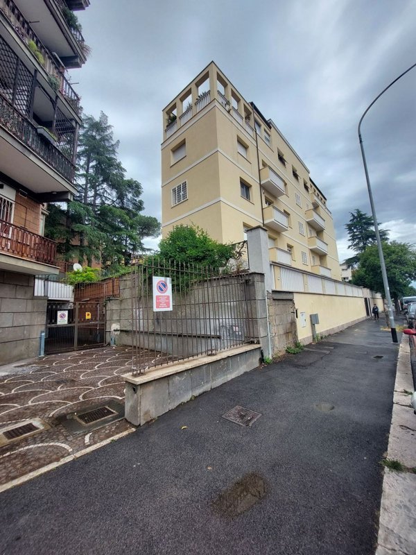 appartamento in vendita a Roma in zona Tor di Quinto