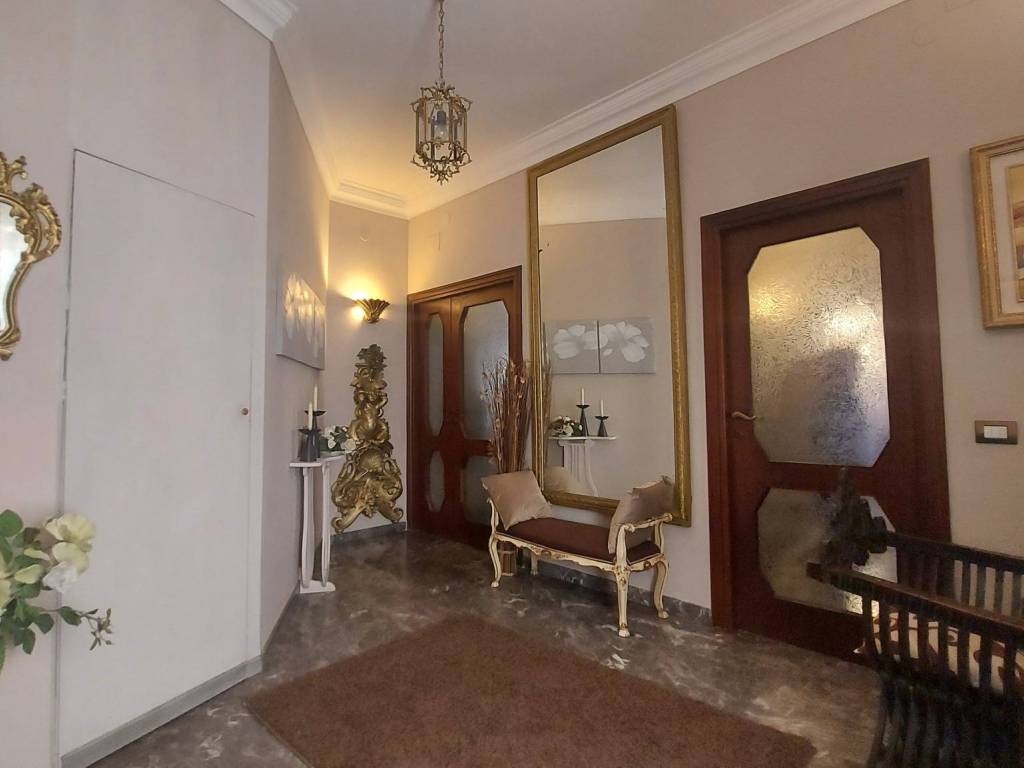 appartamento in vendita a Roma in zona Ardeatino