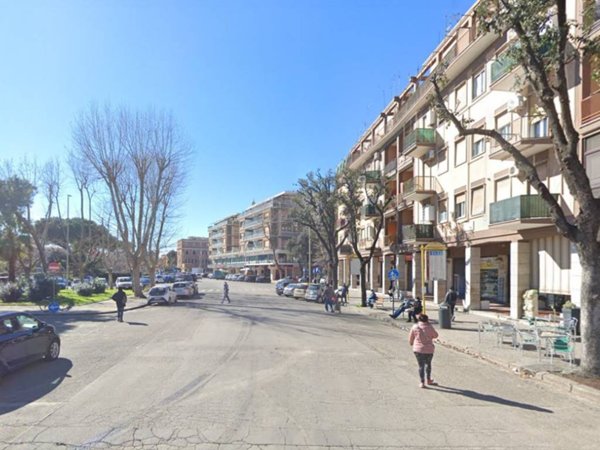 negozio in vendita a Roma in zona Ostia