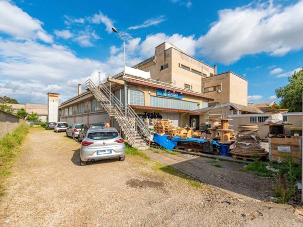 negozio in vendita a Roma in zona Prenestino-Centocelle