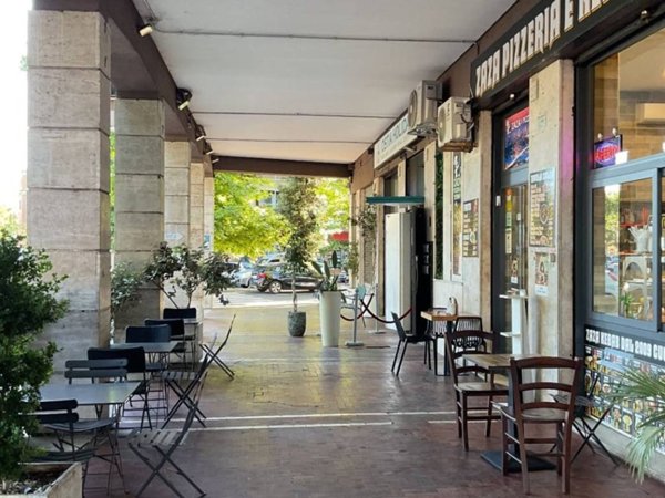 negozio in vendita a Roma in zona Castel Fusano