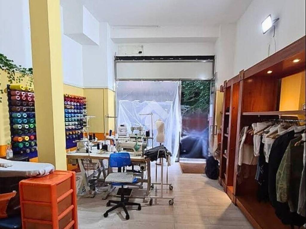 negozio in vendita a Roma in zona Tor di Quinto