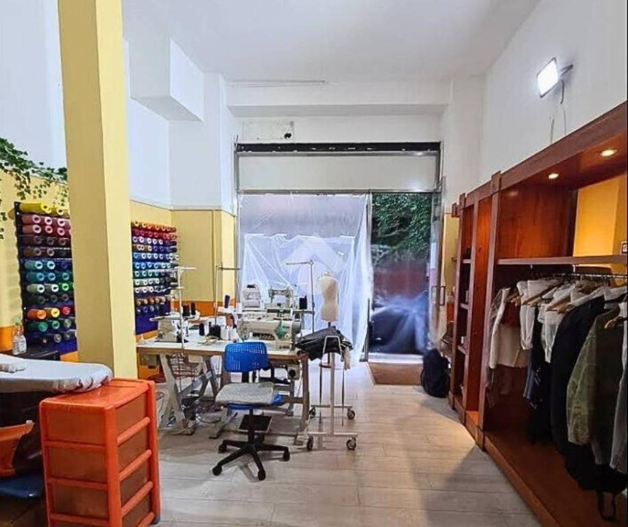 negozio in vendita a Roma in zona Tor di Quinto