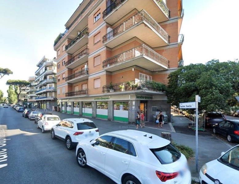 negozio in vendita a Roma in zona Ostia