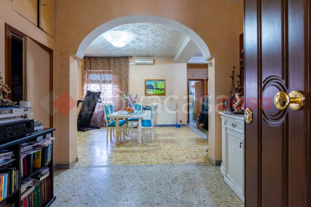 appartamento in vendita a Roma in zona Tor Cervara