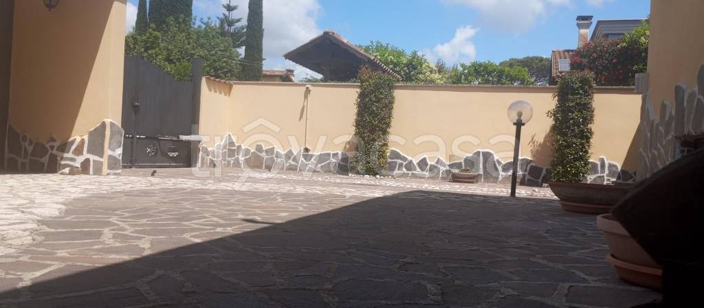casa indipendente in vendita a Roma in zona Infernetto
