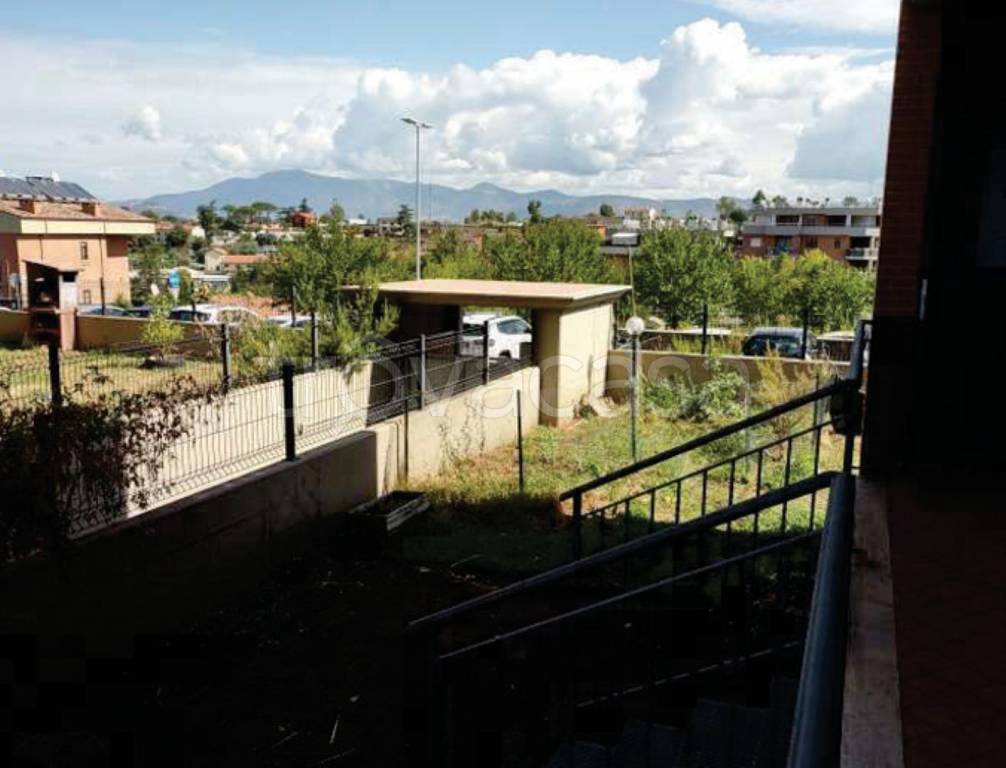 appartamento in vendita a Roma in zona Lunghezza
